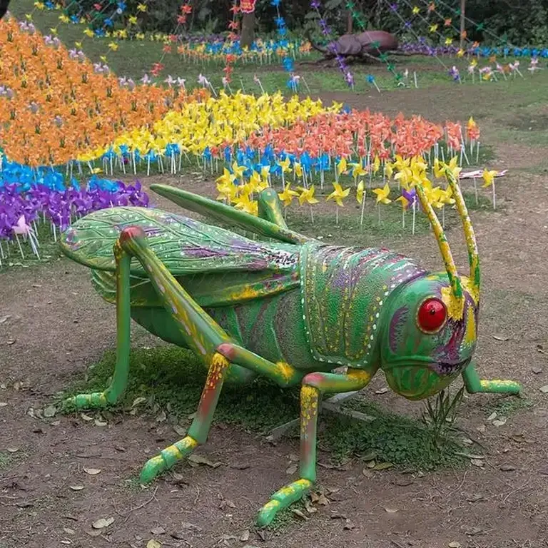 Grasshopper Statues detail image 3