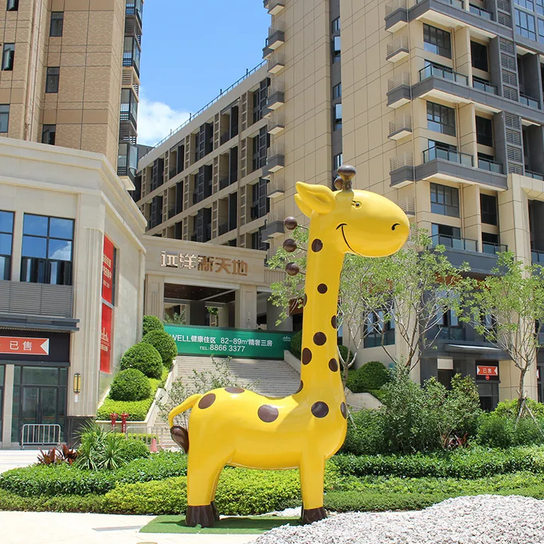 Giraffe Statue Decor detail image 2