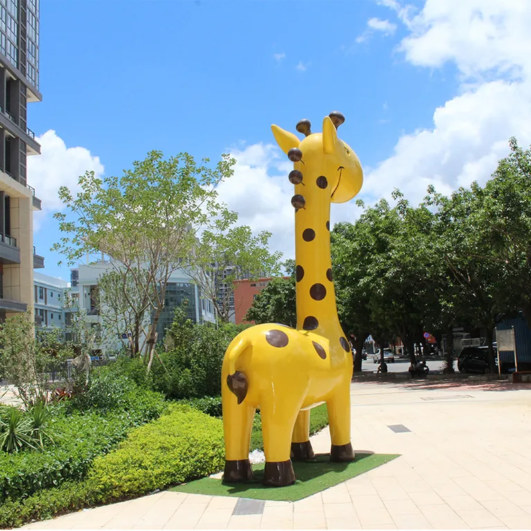Giraffe Statue Decor detail image 3