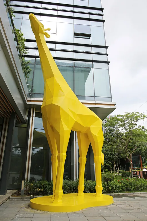 Metal Giraffe Statue detail image 2